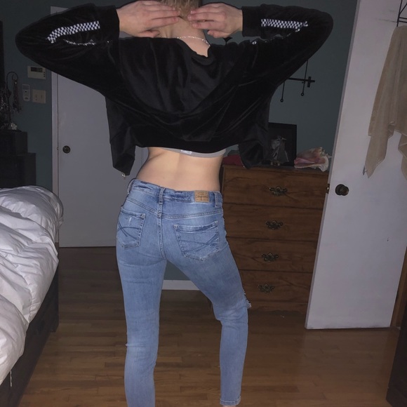 🎉2/$25 cropped zipped hoodie - Picture 3 of 4